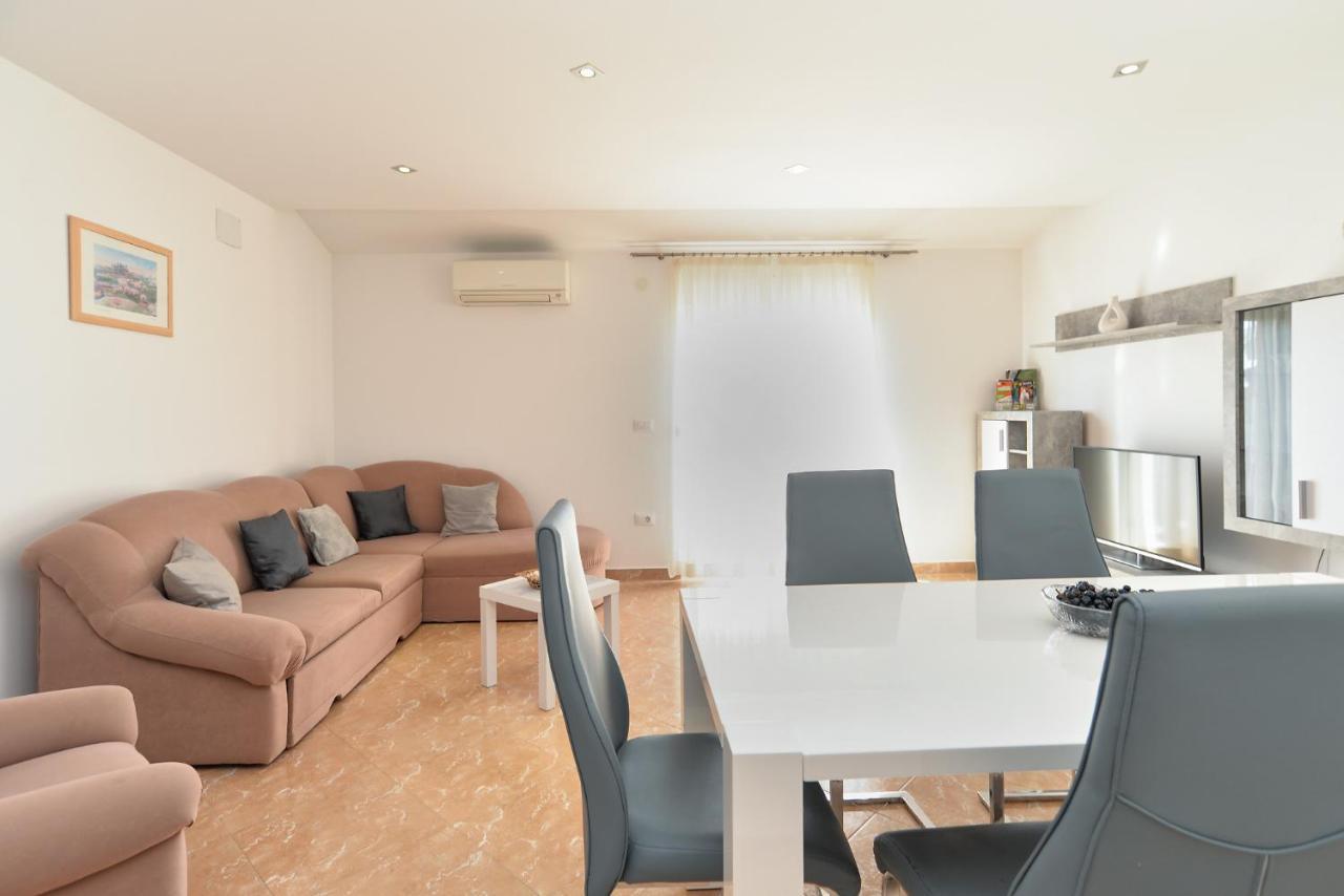 Apartment Patricia 1756 Pula Exterior photo